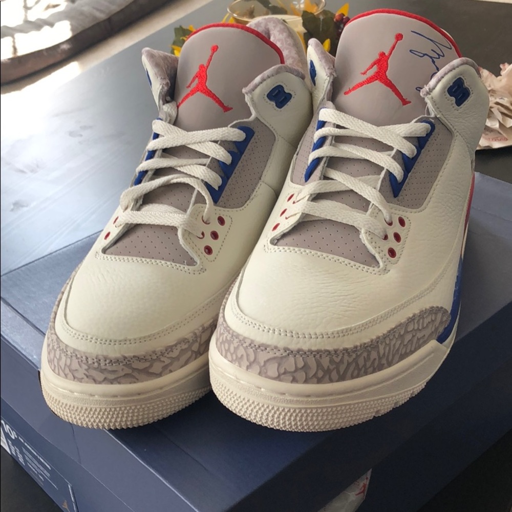 Jordan 3 internationals size 10.5